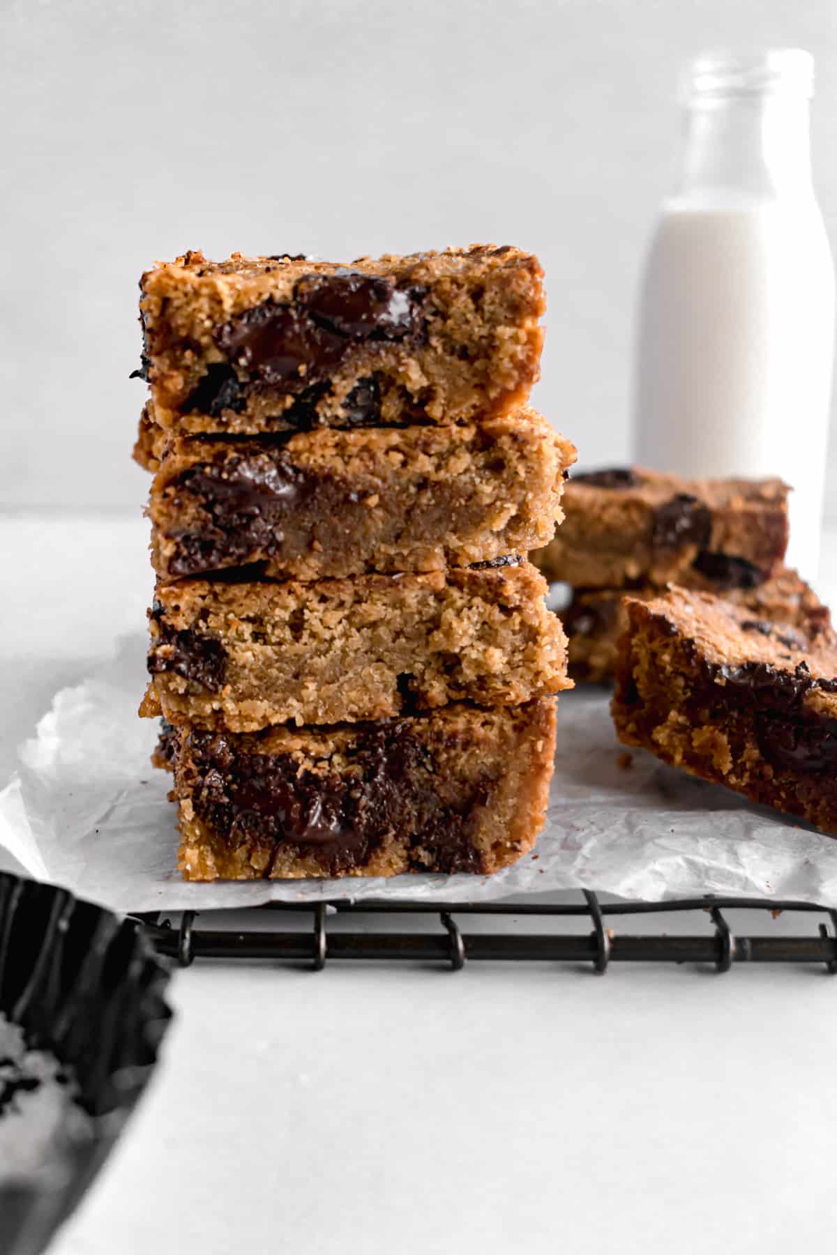 One-Bowl Dark Chocolate Tahini Blondies - ThatBakeBlog